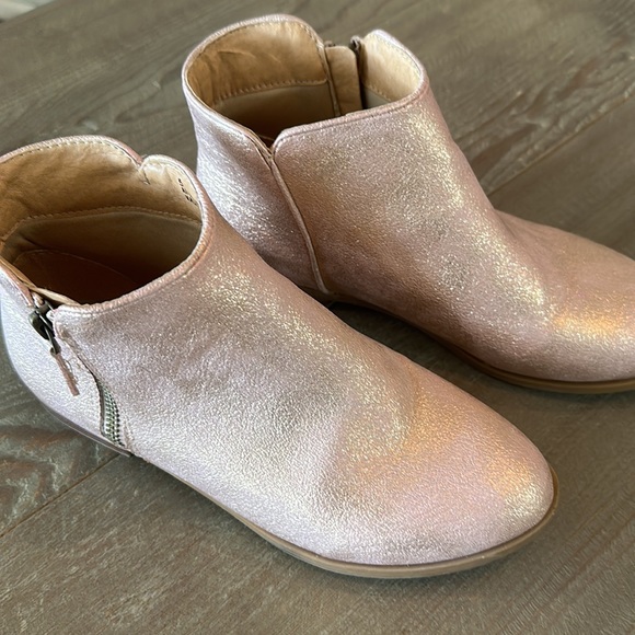 Cat & Jack pink ankle boots. Size 5 - Picture 2 of 5